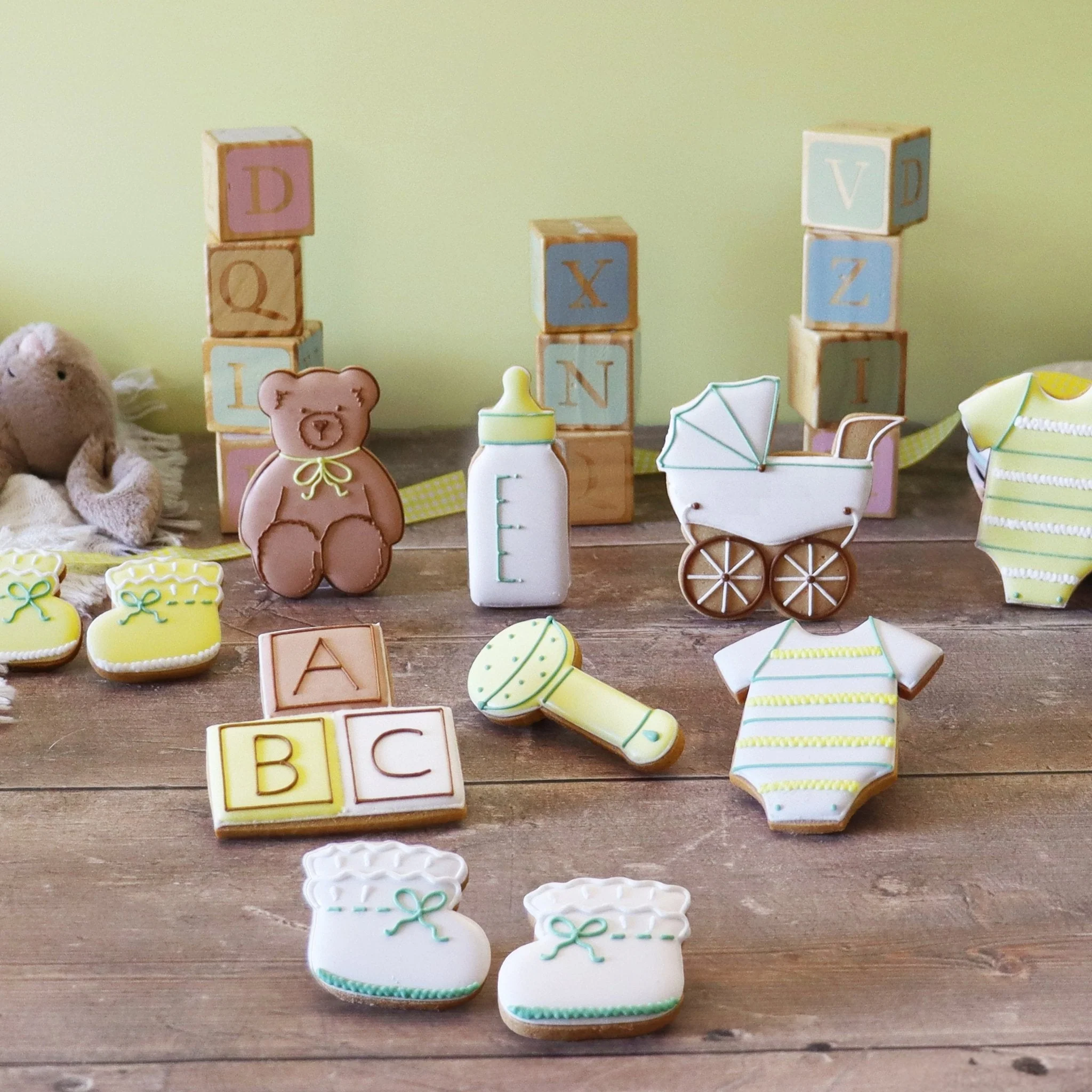 New Kid On The Block Luxe Biscuit Tin by Biscuiteers - Image 2